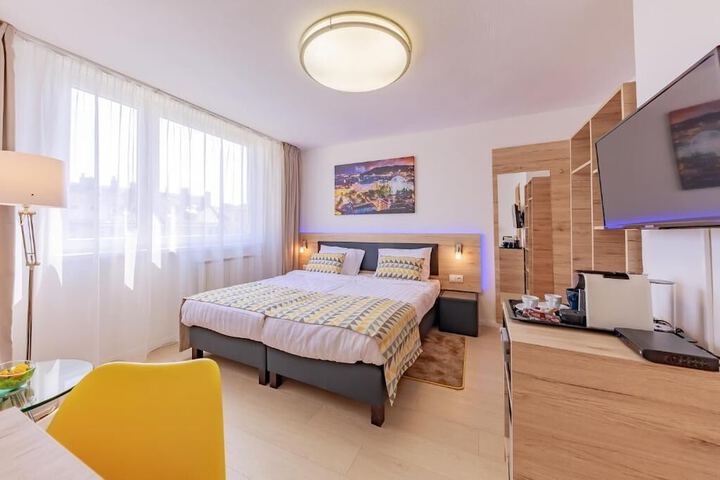 Room 13 of 66