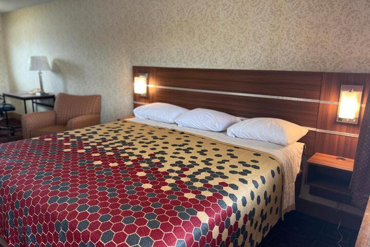 Standard | King Bed (6 of 8)