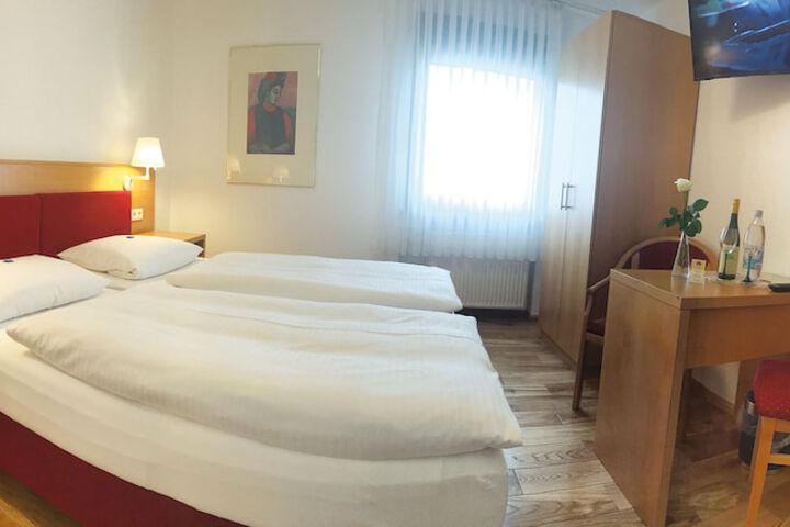 Room 15 of 34