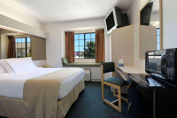 1 Queen Bed Room (3 of 11)