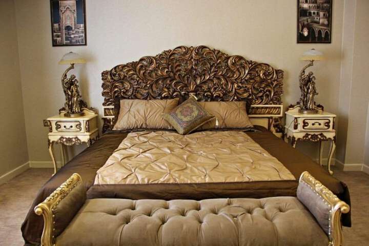 Room 5 of 18