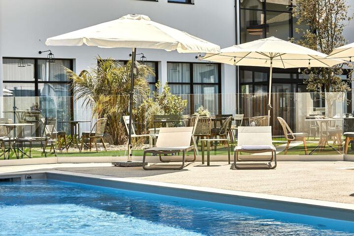 Pool Hotel