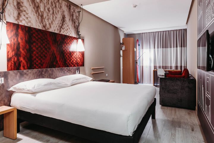 Room 6 of 79