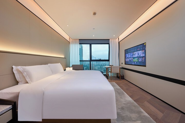 Room 12 of 24