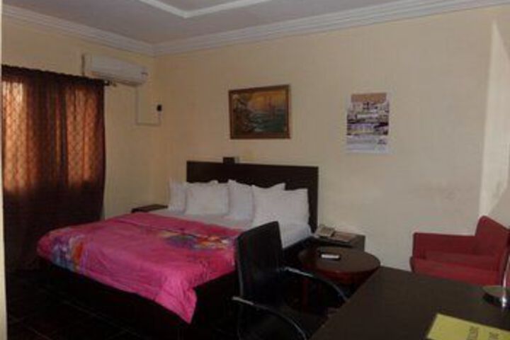 Room 8 of 27