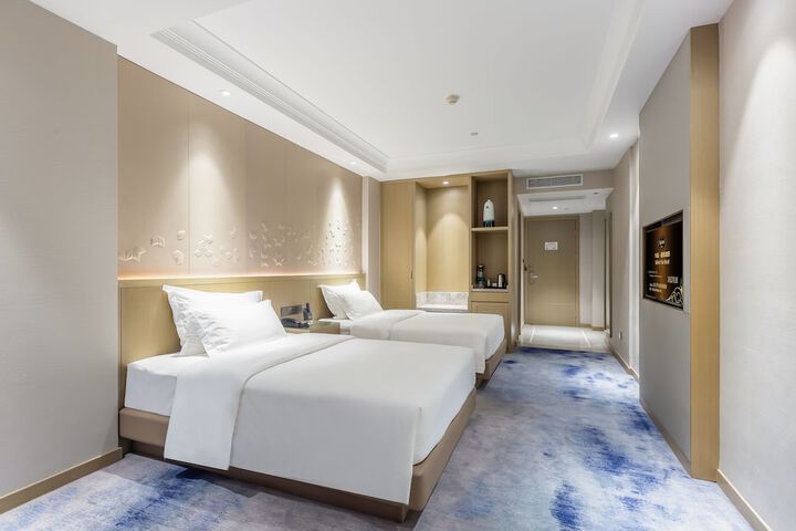 Room 12 of 100