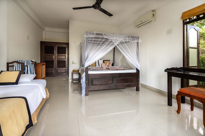 Room 27 of 76