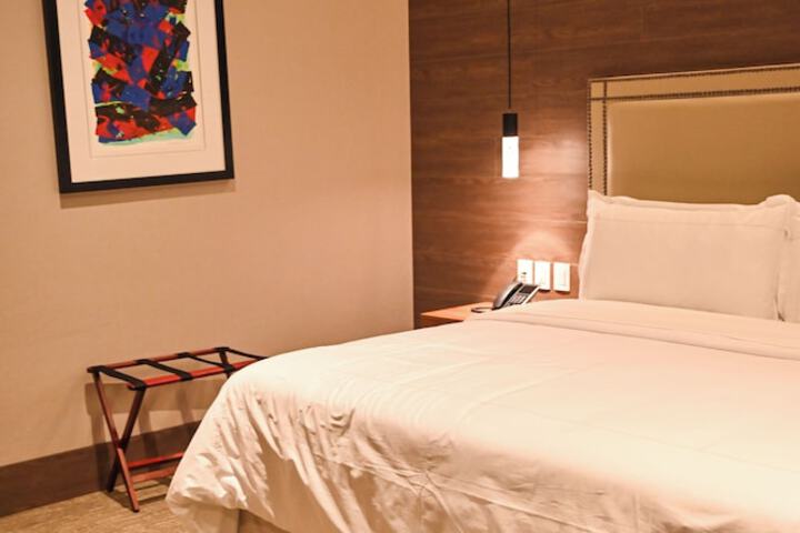 Room 7 of 73