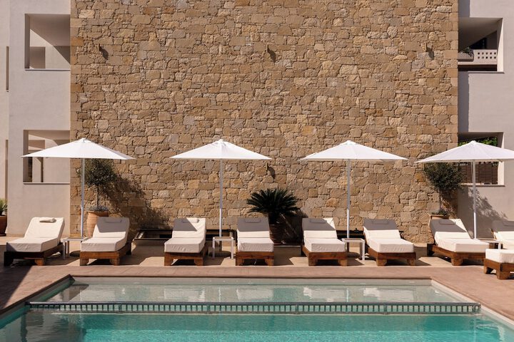 Pool 62 of 77