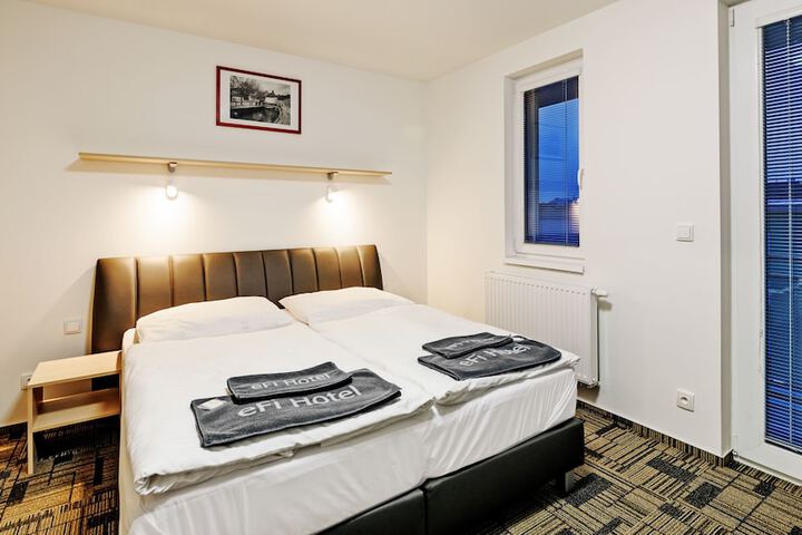 Room 12 of 71