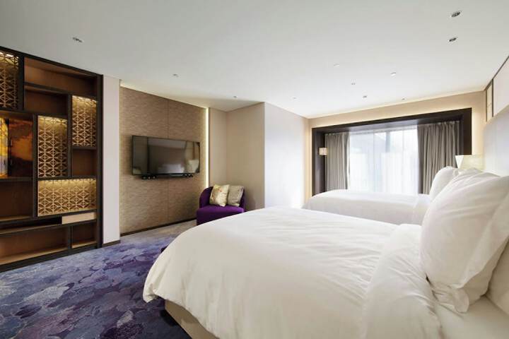 Room 17 of 159
