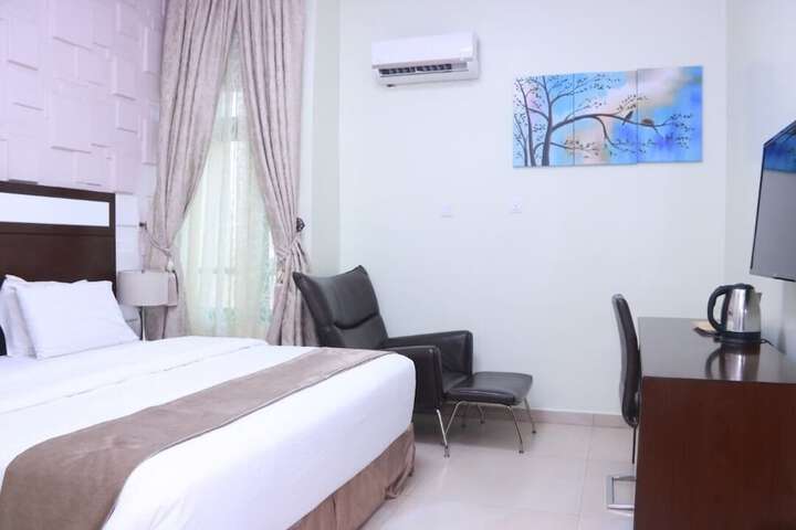 Room 12 of 33