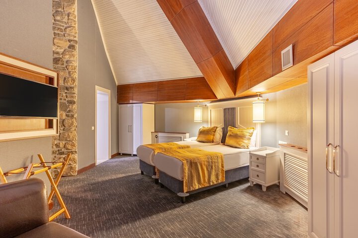 Room 35 of 120