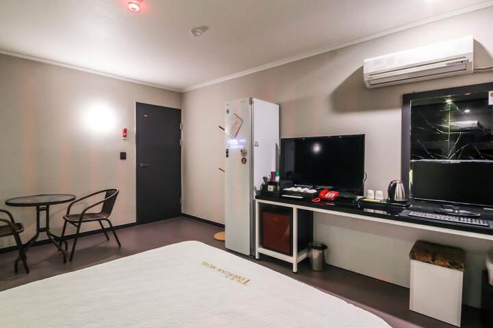 Room 52 of 118