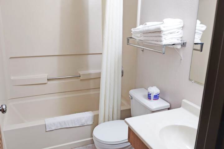 Standard Queen Bed Accessible (4 of 13)