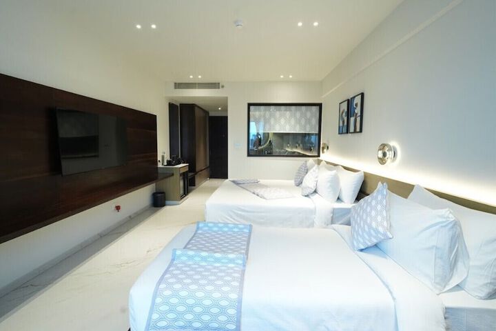 Room 7 of 16