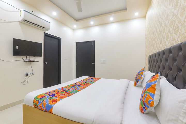Room 8 of 27