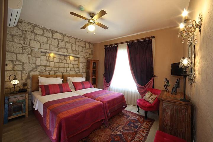 Room 6 of 35