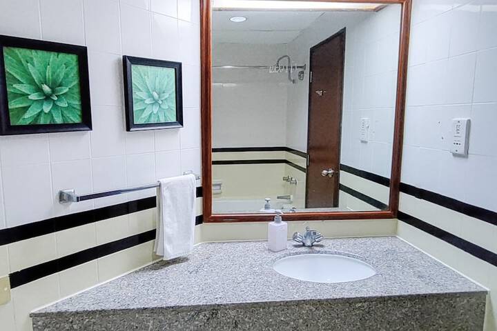 Room 452 of 650