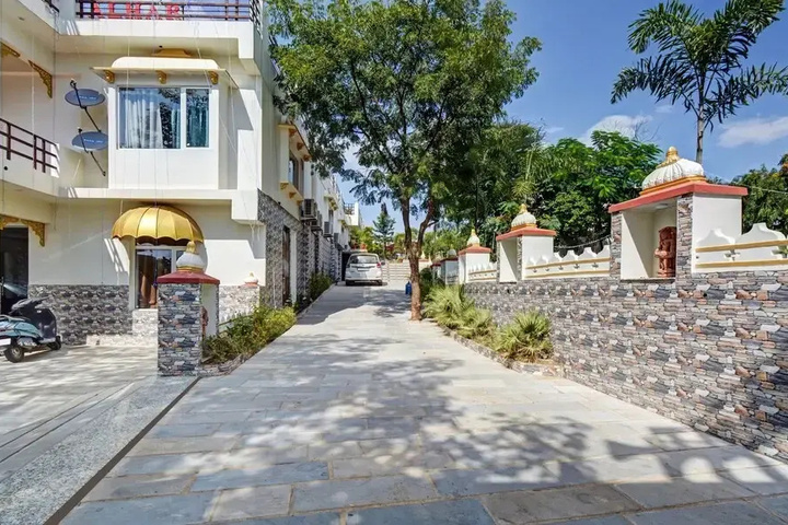 Treebo Trend The Lavit Malhar With Mountain View