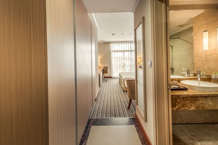 Room 92 of 184