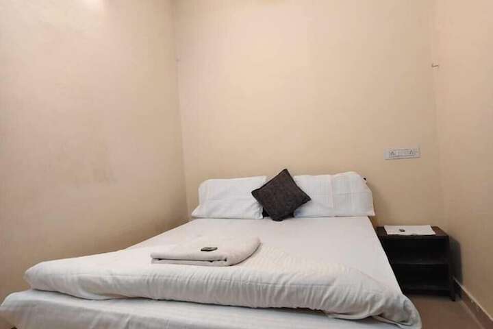 Room 12 of 38