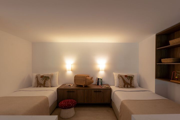 Room 47 of 132