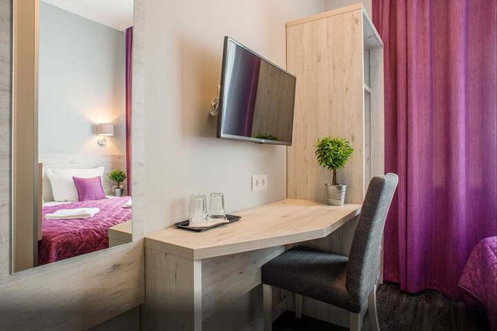 Room 6 of 32