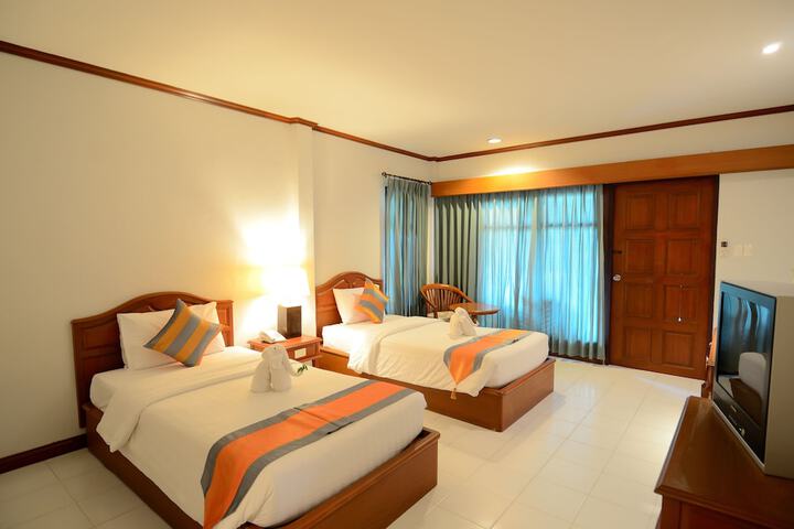 Room 4 of 74