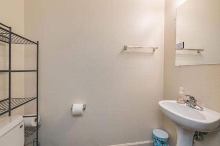 Convenient &  cozy 4 br T H  heated 2 car garage in Fairbanks, AK