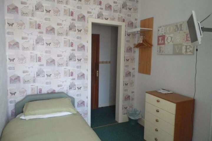Room 5 of 18