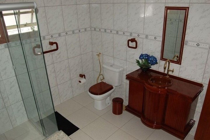 Room 27 of 40