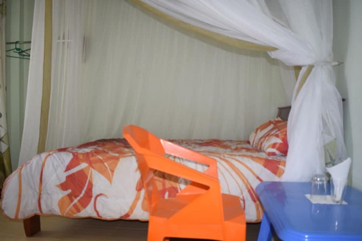 Room 4 of 11