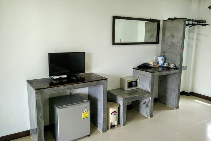Room 6 of 63