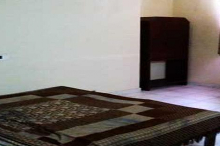Room 6 of 12