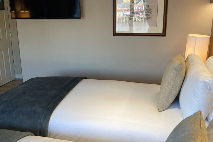 Room 12 of 37