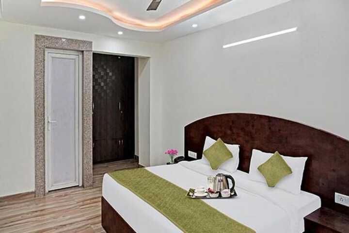 Room 11 of 24