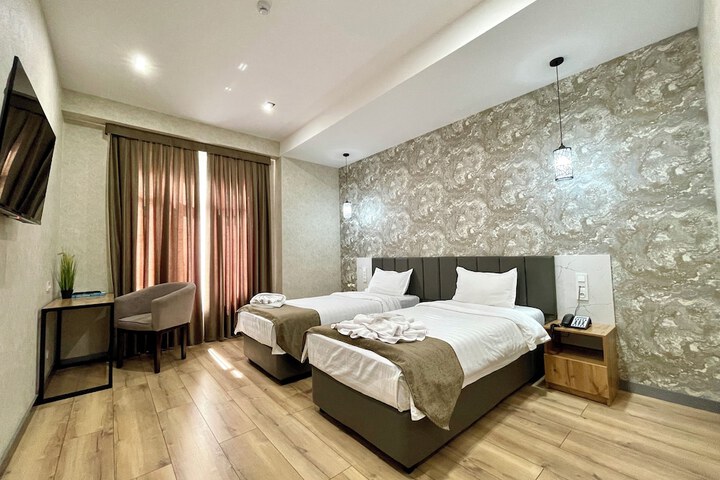Room 5 of 13