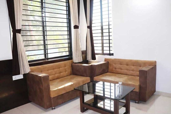 Room 5 of 11