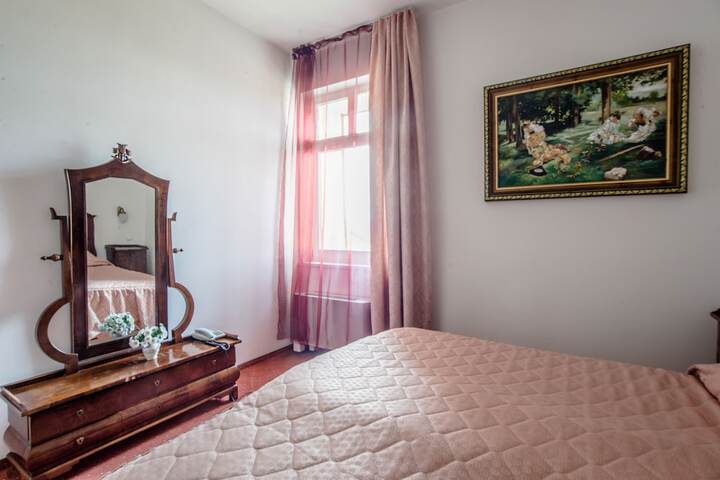 Room 10 of 125