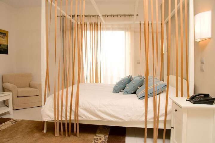 Room 14 of 33
