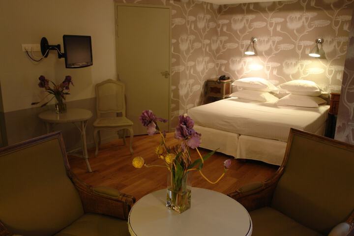 Room 6 of 51
