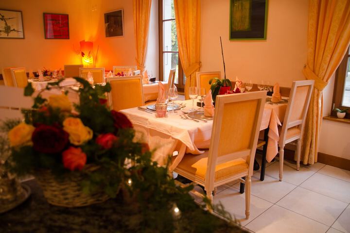 Dining 24 of 61