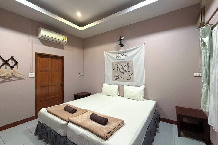 Room 6 of 44