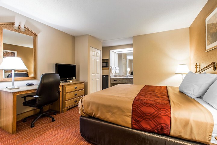1 King Bed (11 of 12)