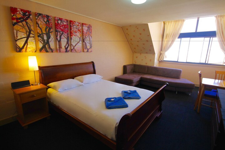 Room 6 of 71