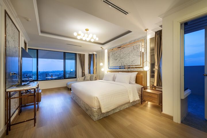 Room 10 of 68
