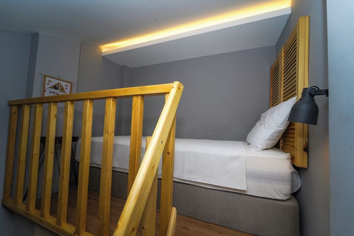 Room 9 of 27