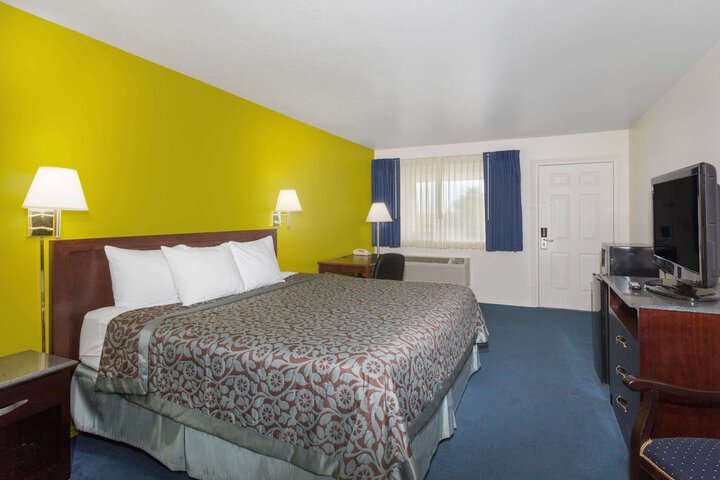 Room 6 of 20