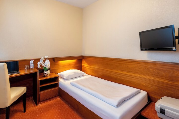 Room 17 of 61